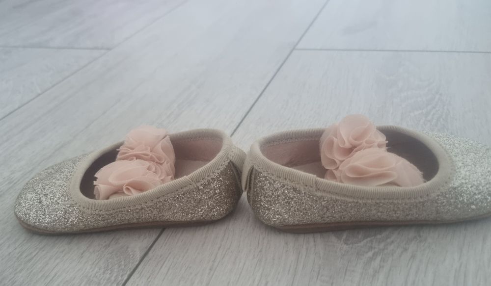 Balerini H&M masura 16-17 purtati o singura data