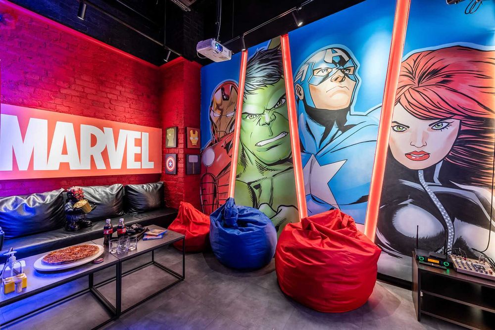 Роспись стен в Уральске. Художник. Аэрография. Граффити