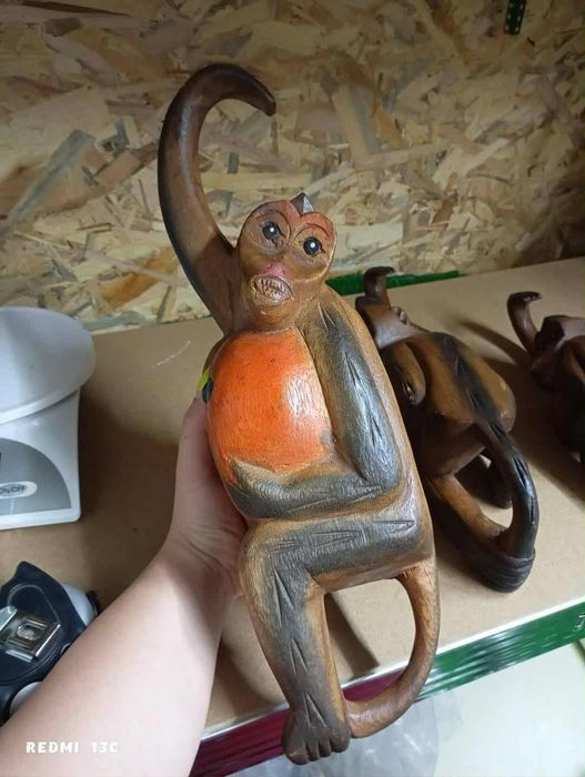 Маймуни дърворезба