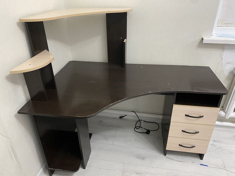 Компьютерный стол