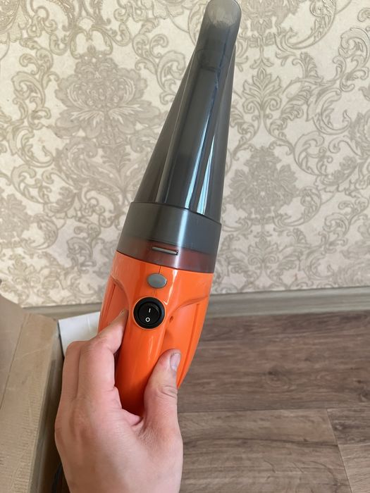 Автомобилный пылесос .