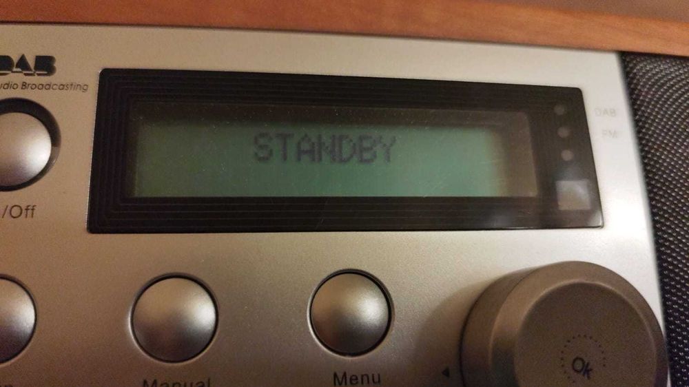 Radio digital TehniSat cu DAB - incinta de lemn !
