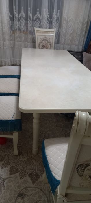 Продается стол и стулья