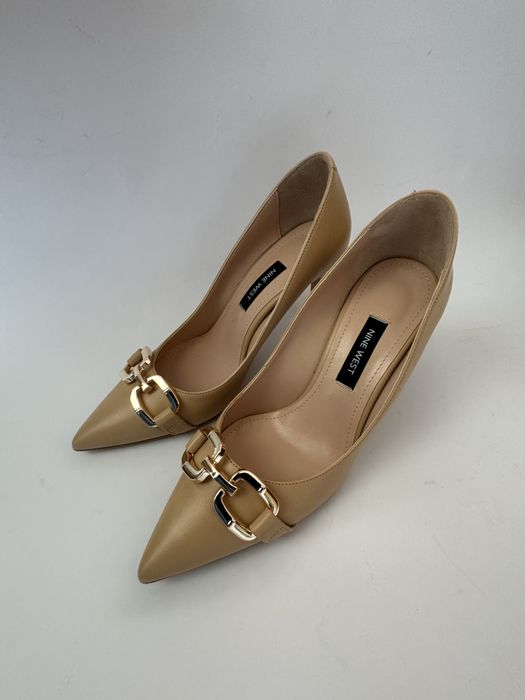 Обувки с ток nine west