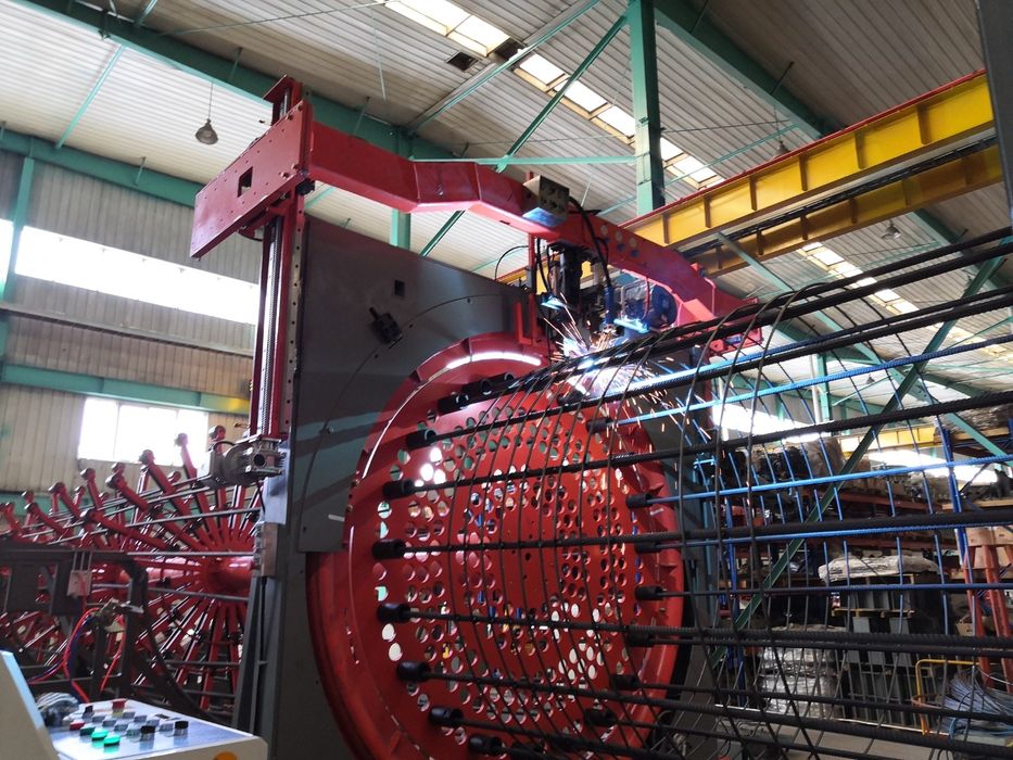 Masina de confectionat carcase sudate, piloti forati