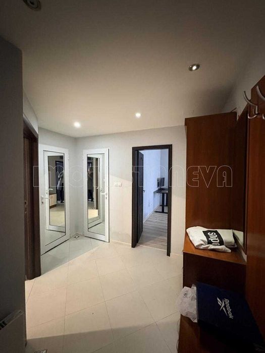 Ремонтиран четиристаен тухлен апартамент в ж.к. „Крум Бъчваров"