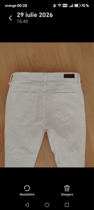 Blugi albi Abercrombie&Fitch Harper Low Rise super skinny marime S