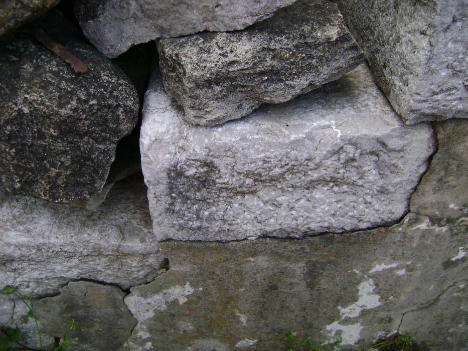 Дялани стъпала от камък