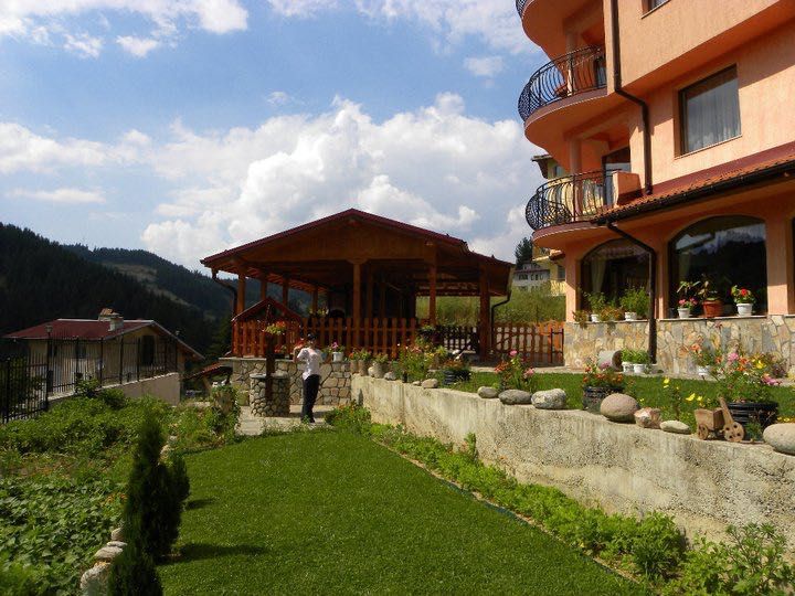 Продава се Хотел в к.к. Пампорово - 1008 кв.м за 571 €/кв.м - Снимка #17