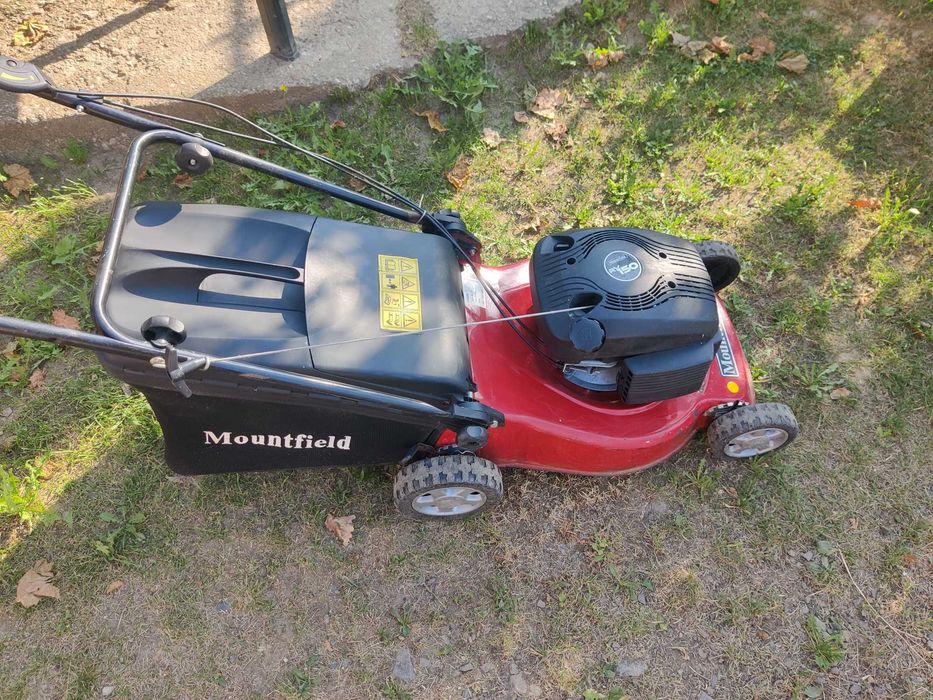 Cositoarea de gazon Mountfield, motor pe benzina 5 Cai putere
