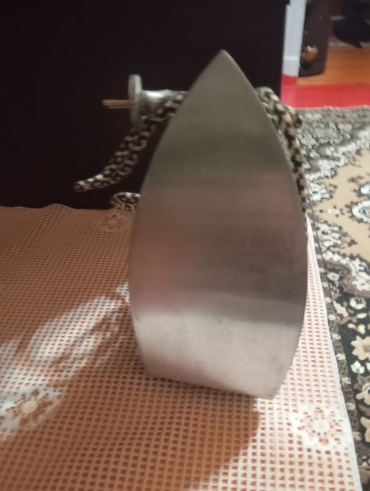 Продам утюг хороший срочно