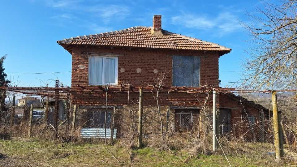 Къща с голям двор 6700 кв.м. за 29999 евро в с. Шарково от СОБСТВЕНИК