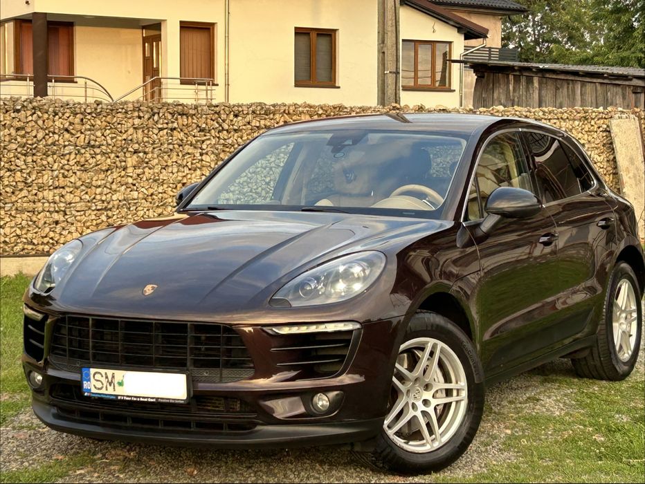 PORSCHE Macan