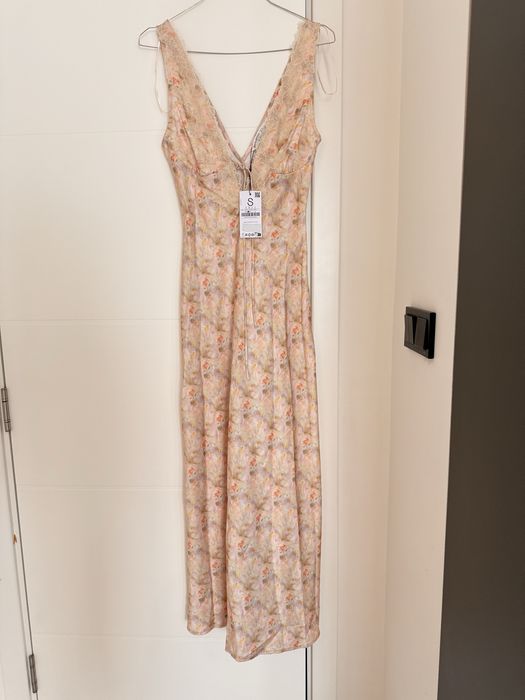 Рокля Stradivarius