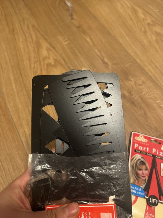 Для создания пробора (приспособление для волос)