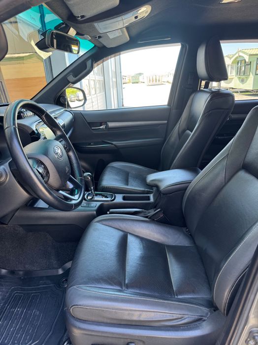 Toyota Hilux Invincible 2.8 Diesel