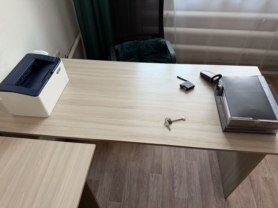 Столы офисные 2шт.