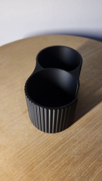 Dispenser modern pentru bețișoare și dischete demachiante