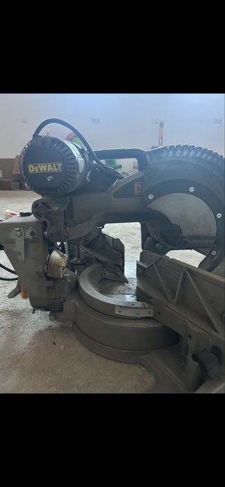 Fierastrau circular combinat de banc DeWalt