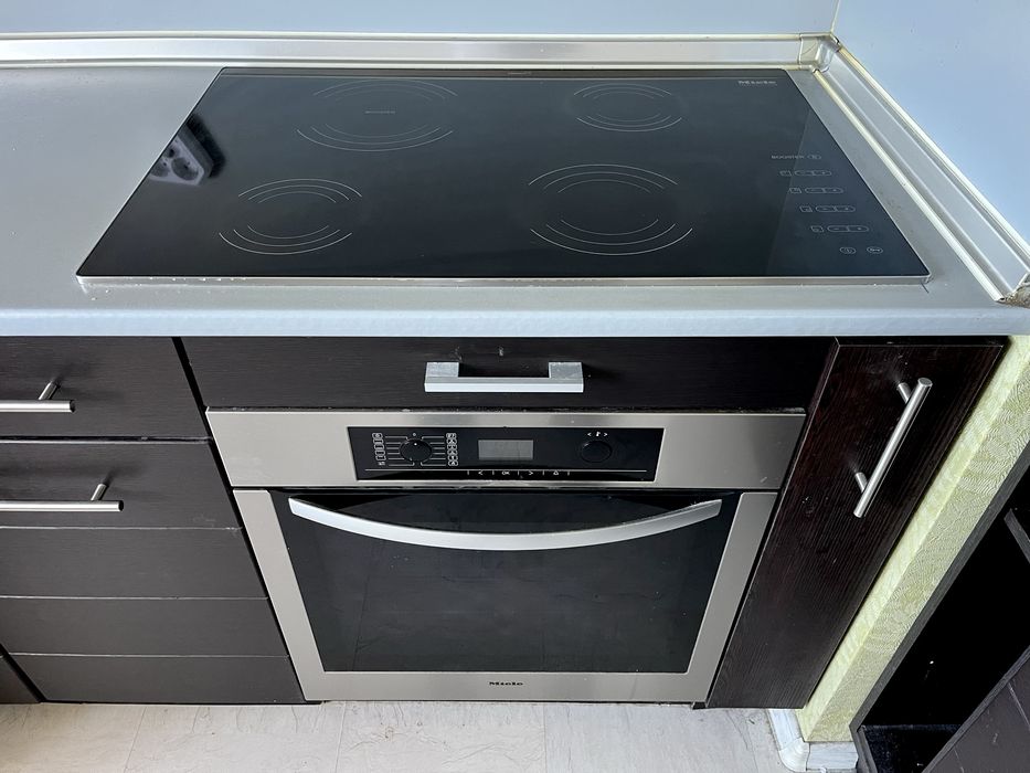 Индукционен керамичен плот Miele