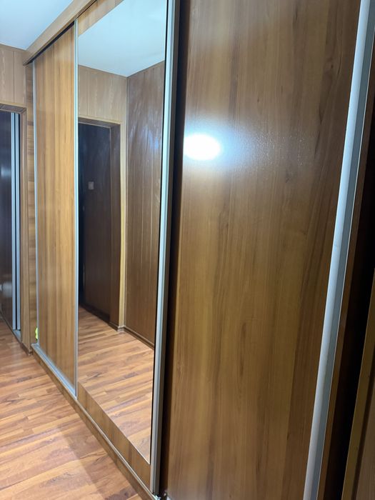 Dressing cu usi glisante si oglinda pe mijloc