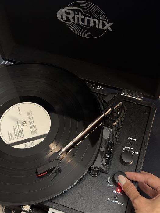 Виниловый проигрыватель Ritmix LP-120B