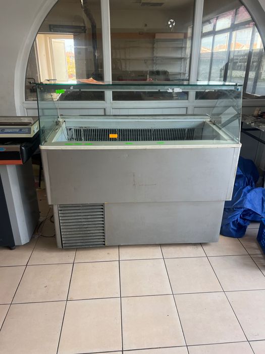Хладилна витрина