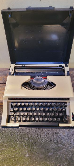 Ретро пишеща машина Privileg 150T