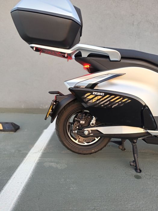 Scuter electric Zehoo AE8 S+ – 100 km/h, autonomie ~120 km + accesorii