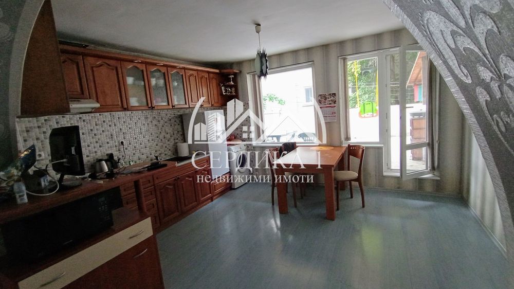 Продава се Къща в Кюстендил, Център - 210 кв.м за 596 €/кв.м - Снимка #2