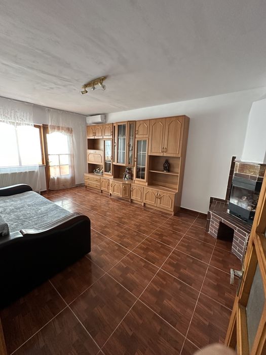 apartament 3 camere de inchiriat