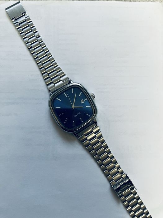 ПРОДАМ СРОЧНО ЗА НАЛИЧНЫЕ !,Наручные  часы ,синийго цвета ,хорошие