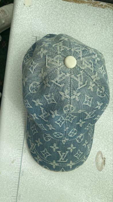 Шапка с козирка Louis Vuitton