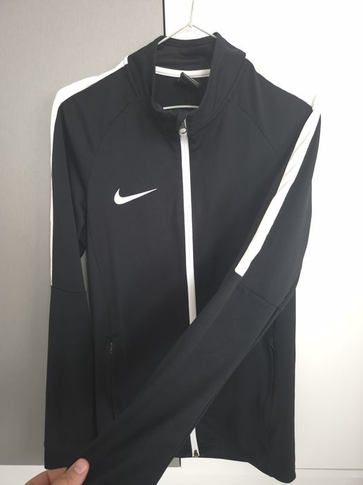 Спортен екип Nike. Размер S