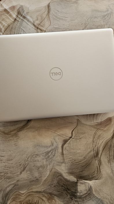 Лаптоп Dell Inspirion 3593 Intel(R) Core(TM) i7-1065G7 CPU @ 1.30GHz 16GB RAM