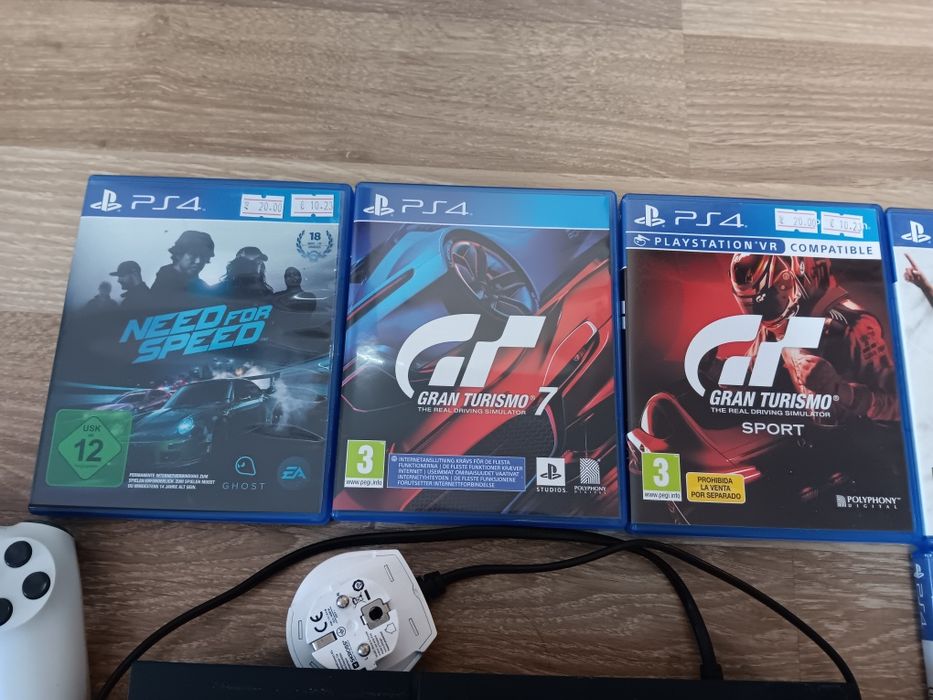 PS4 + 3 контролера + 10 игри