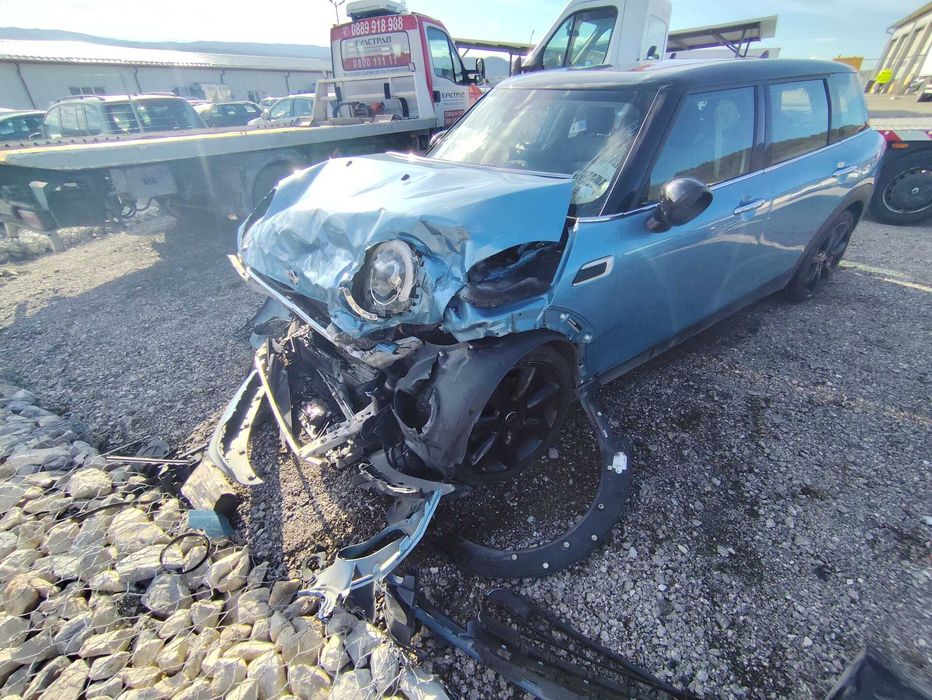 Продавам ударен MINI COOPER CLUBMAN 2017