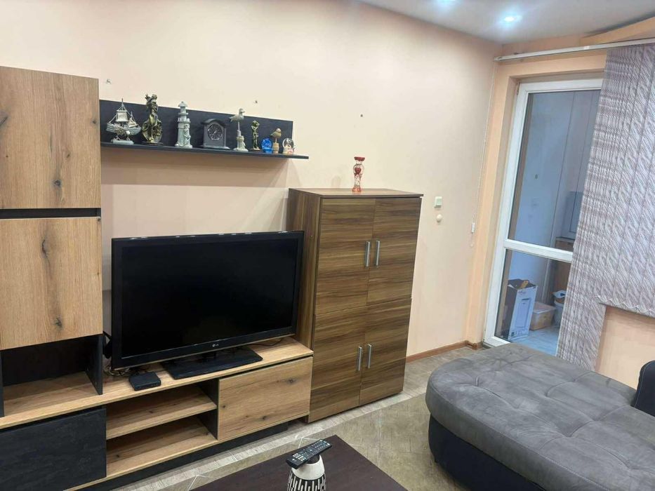 Дава се под наем Двустаен апартамент в Варна, Базар Левски - 70 кв.м за 598.23 € - Снимка #2