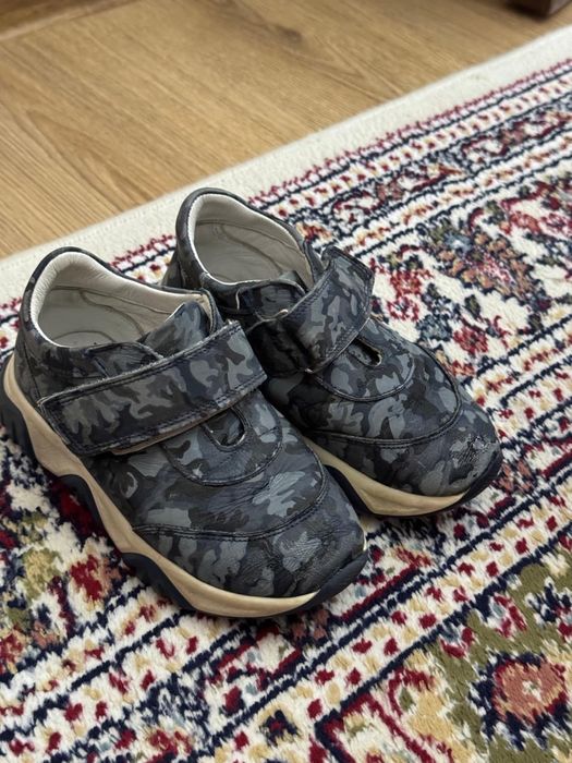 Продается детская обувь