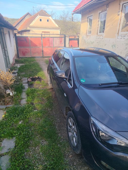 Vând Opel Astra J