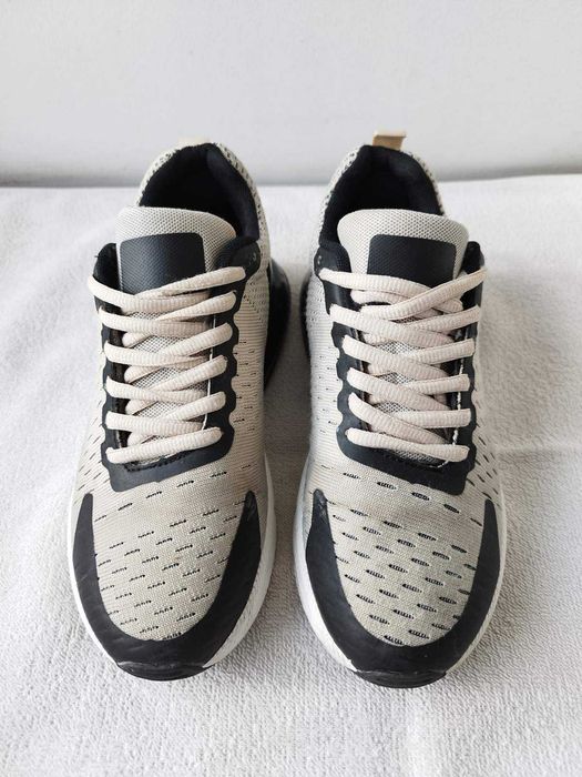 Дамски маратонки в бежов цвят