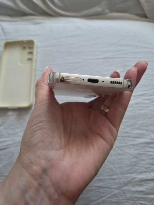 Много запазен телефон Samsung  S23