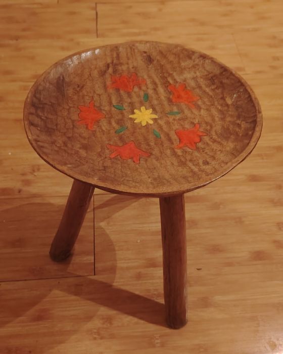 Scaun  trepied din lemn