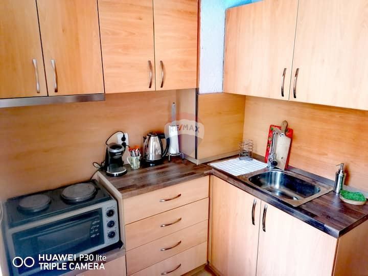 Дава се под наем Ателие в Варна, Окръжна болница - 900 кв.м за 459 € - Снимка #6