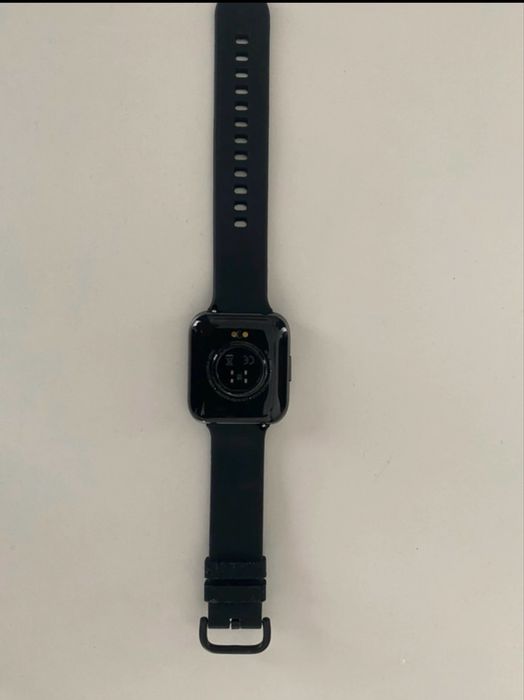 Smartwatch cu incarcator propriu