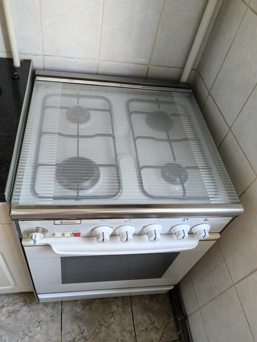 Aragaz Ardo alb în stare bună