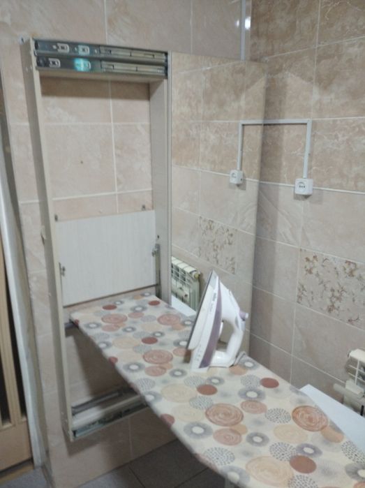 Гладильная доска,навесная,бу