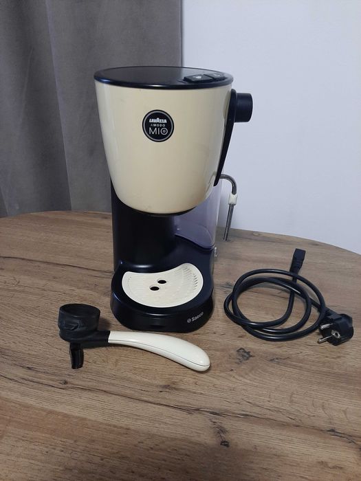 Продавам кафе машина Lavazza A Modo Mio .