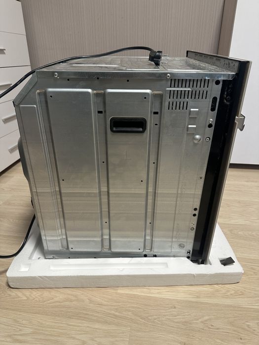 Продавам фурна за вграждане Беко