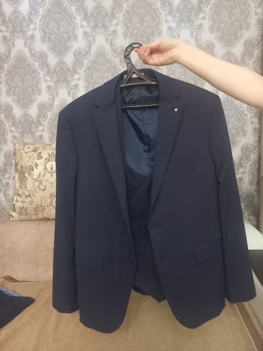 Продам мужской костюм